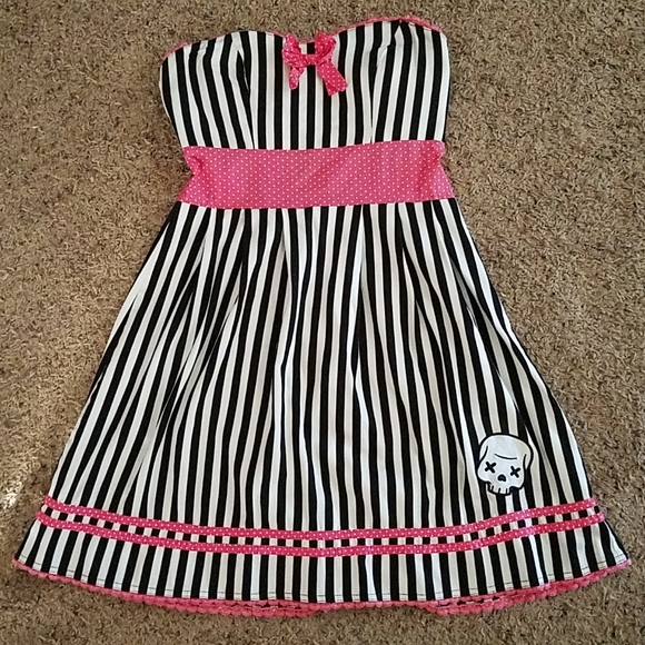 Sourpuss Party Skull Dress Pinup Rockabilly NWOT - Picture 2 of 7